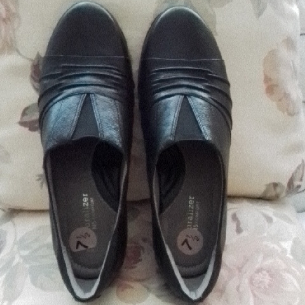NWOT Naturalizer Black Leather Heels, Size 7.5